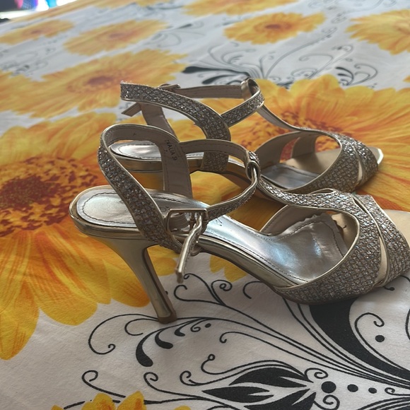 David’s bridal high heel shoes size7 - Picture 2 of 4